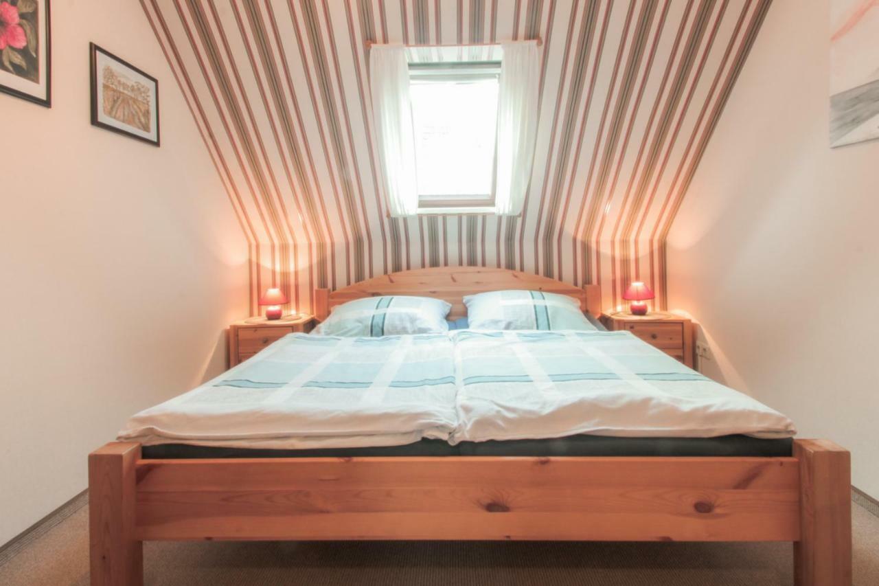 Haus Im Wiesengrund Esens Bagian luar foto